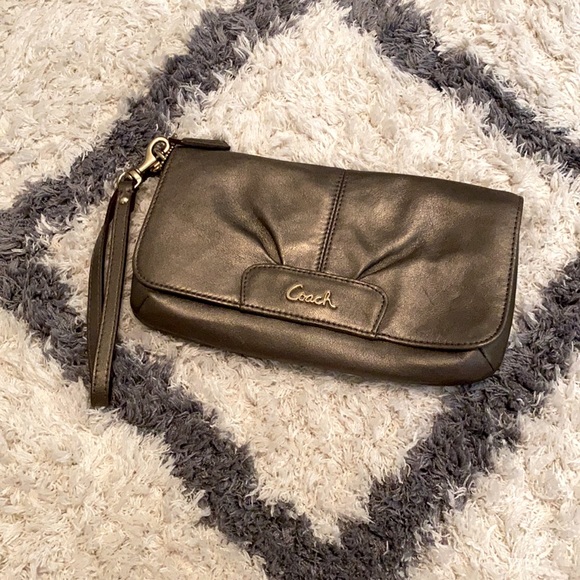 Clutch - Picture 1 of 3